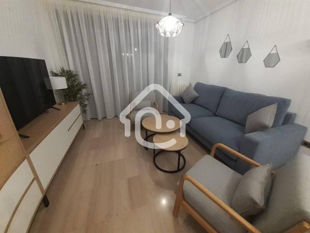 Piso en urbanización con piscina y garaje, amueblado