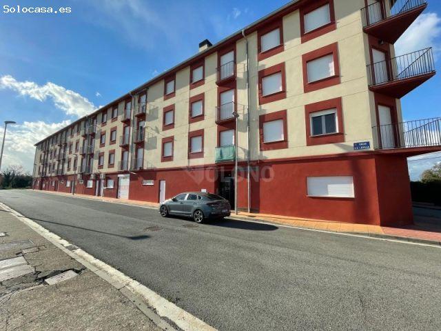 Piso en urbanización privada con piscina, Castañares de Rioja