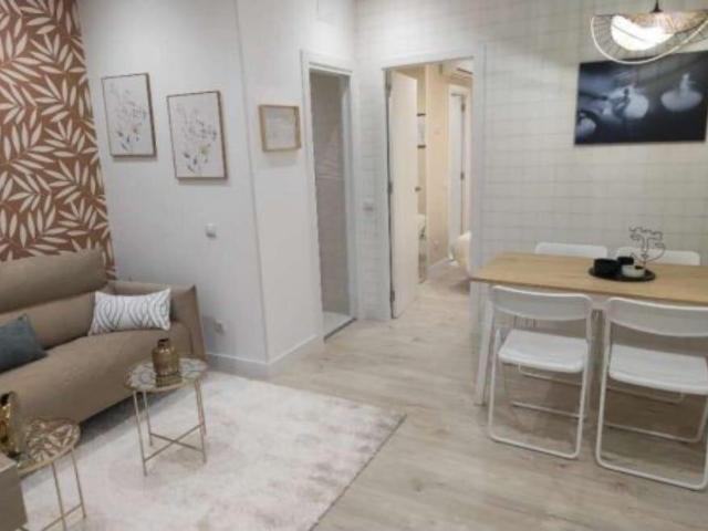 Piso en venta, Centro Embajadores, Madrid