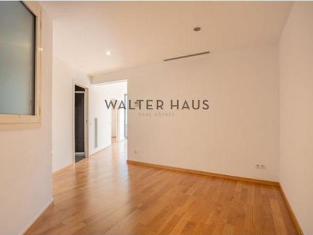 Piso en venta con terraza en finca modernista del Eixample, Barcelona. EGYB T1117