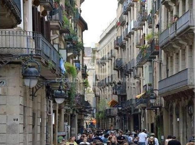 Piso en venta con terraza y posibilidad de segregación en El Gótico