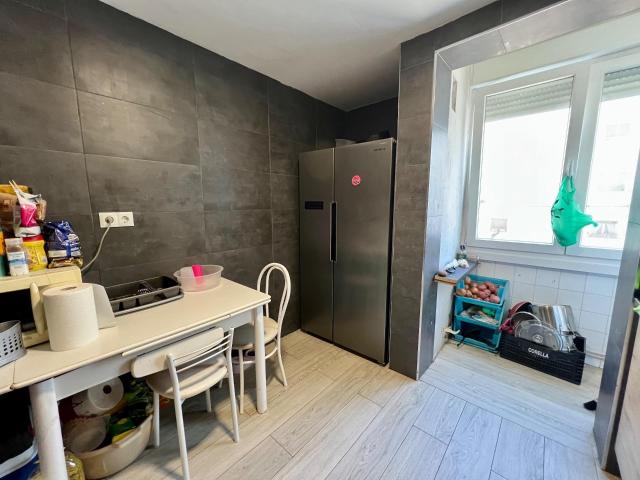 Piso en venta con cocina y baño reformados en la Chantrea