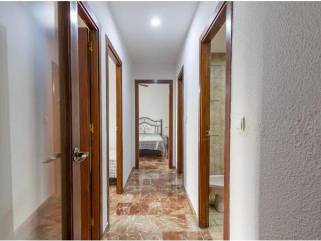Piso en venta de tres dormitorios dos baños en urbanización las Perlas
