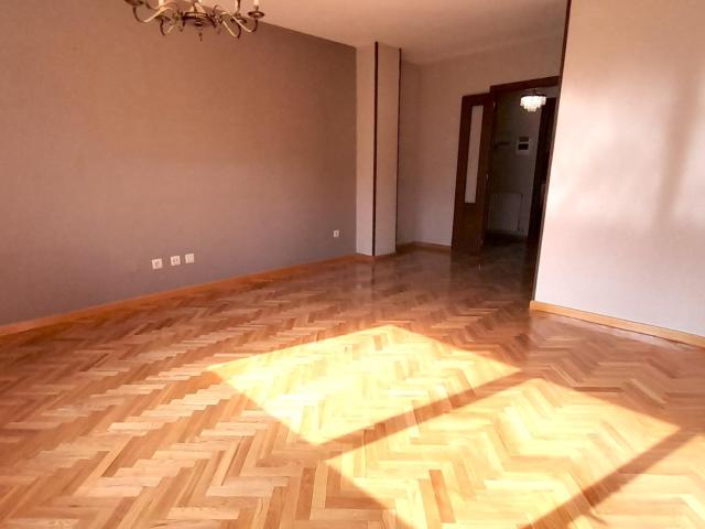 PISO EN VENTA DE TRES HABITACIONES EN COVARESA