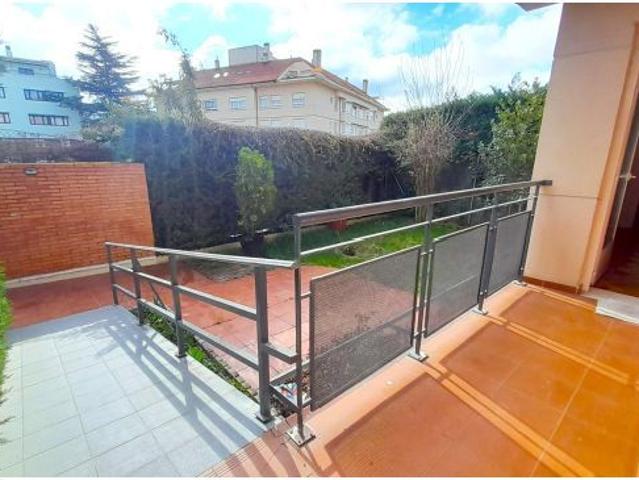 PISO EN VENTA DE TRES HABITACIONES EN COVARESA