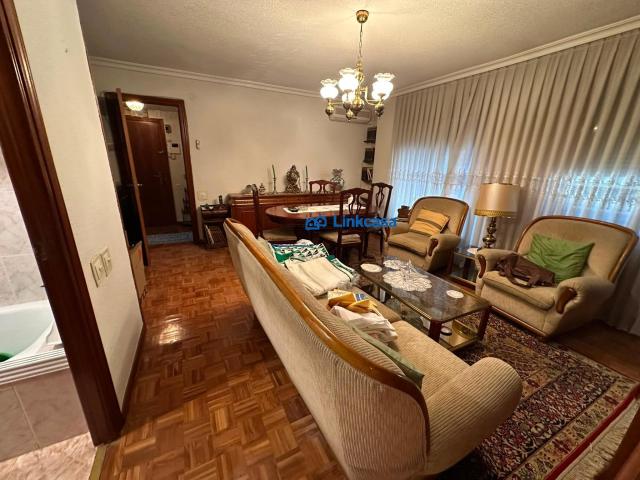 PISO EN VENTA DE 133 METROS CUADRADOS Y TERRAZA EN VISTA ALEGRE, MADRID