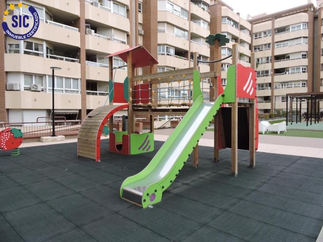 Piso en venta de 4 habitaciones, 2 baños y balcón en San Pau