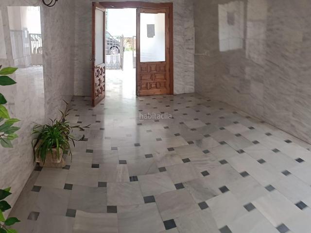 Piso en venta en Macael. OPORTUNIDAD. EN MACAEL ALMERÍA.VENTA DE PISO CON PISCINA Y ASCENSOR, EN EL CENTRO DEL PUEBLO. Pisos.