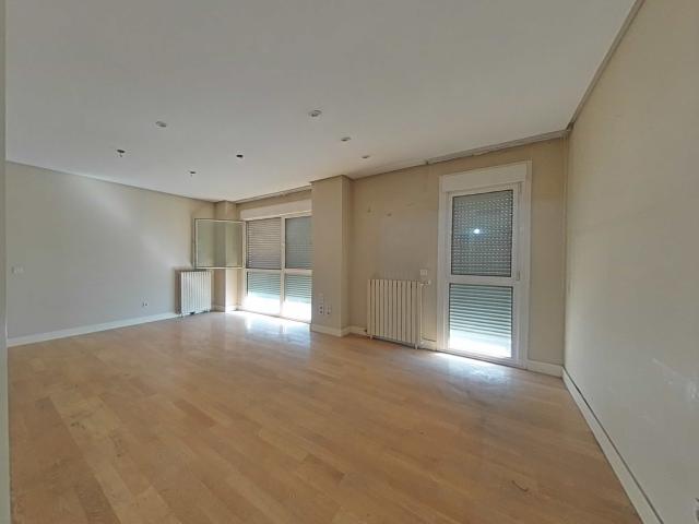 Piso en venta en Madrid, Calle saavedra fajardo 4