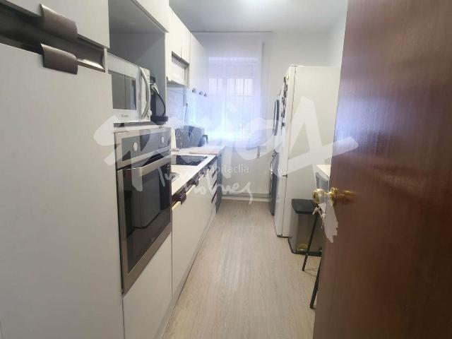 Piso en venta en Majadahonda, Casco Antiguo. Piso en venta en Majadahonda centro, exterior y luminoso. Pisos.