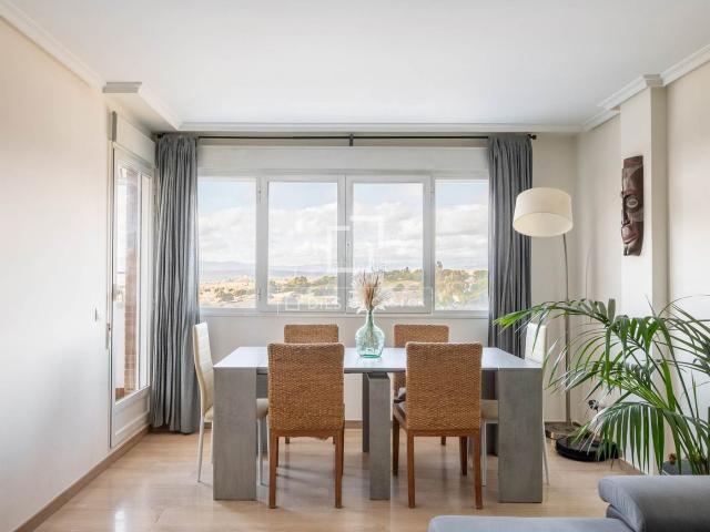 Piso en venta en Majadahonda, Golf El Carralero. Piso alegre y luminoso de 4 dormitorios en Majadahonda. Pisos.