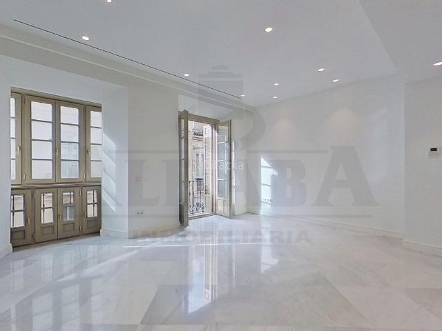 Piso en venta en Málaga, Centro Histórico. Se vende piso en calle bolsa. Pisos.