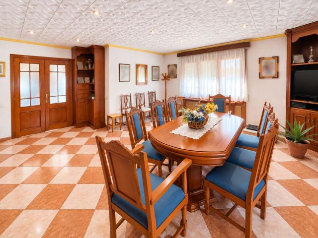 Piso en venta en Manlleu. Ampli pis de 150 m² amb 5 habitacions i gran terrassa de 50 m² a Manlleu. Pisos.