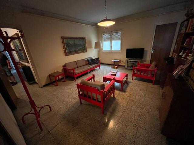 Piso en venta en Manlleu. Gran pis cantoner de 136 m² amb balcó, pàrquing i traster a Manlleu. Pisos.