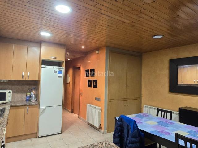 Piso en venta en Manlleu. manlleu piso bajo en venta con pk. Pisos.