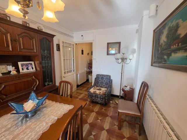 Piso en venta en Manlleu. Manlleu piso en el centro de 4 hab. Pisos.