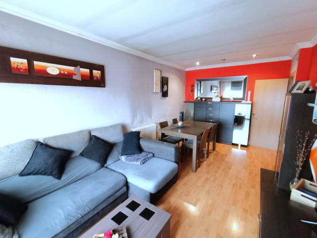 Piso en venta en Manlleu. Pis de 4 habitacions a Manlleu. Pisos.