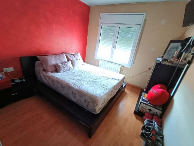 Piso en venta en Manlleu. Pis de 4 habitacions a Manlleu. Pisos.