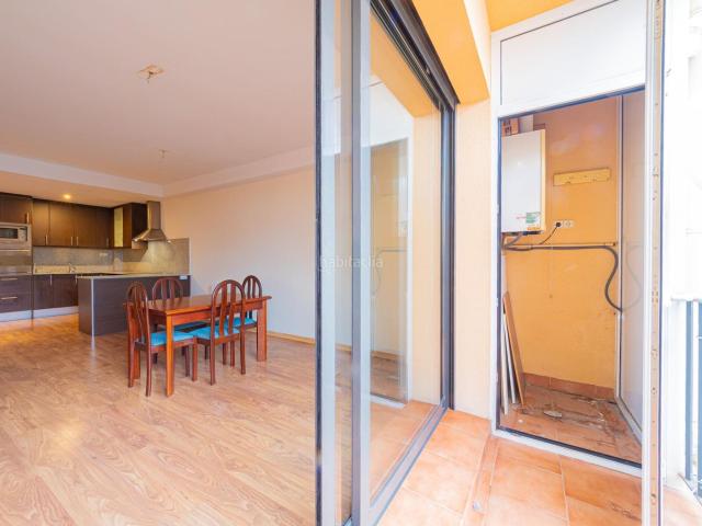 Piso en venta en Manlleu. PIS gran de 2 habitacions i dos banys. Pisos.
