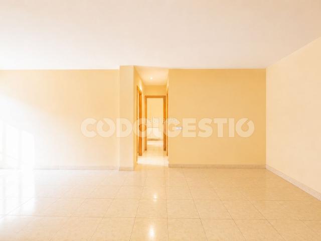 Piso en venta en Manlleu. Pis, pàrquing i traster en Venda a Manlleu. Pisos.