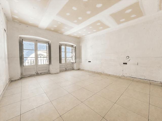 Piso en venta en Manlleu. Pis per reformar a Manlleu. Pisos.
