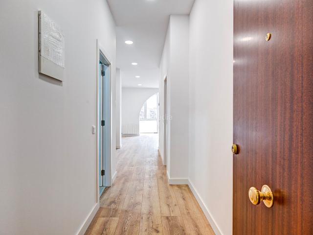 Piso en venta en Manresa, Carretera de Vic Remei. HABITATGE REFORMAT AMB GRAN JARDÍ PRIVAT AL NUCLI ANTIC DE MANRESA. Pisos.