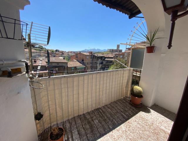 Piso en venta en Manresa, Carretera de Vic Remei. Piso con encanto en el centro de Manresa. Pisos.