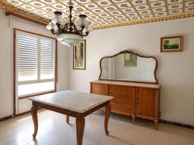 Piso en venta en Manresa, Font dels Capellans Sagrada Familia. GRAN OPORTUNIDAD DE INVERSIÓN EN MANRESA PISO CON ALTO POTENCIAL DE RENTABILIDAD. Pisos.