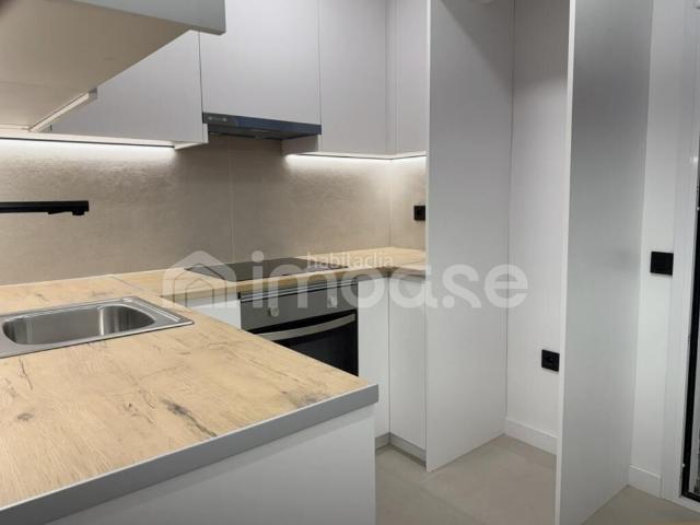 Piso en venta en Manresa, Font dels Capellans Sagrada Familia. Piso totalmente reformado con patio y 3 habitaciones en Manresa, en una zona con gran proyección Fàbrica Nova. Pisos.