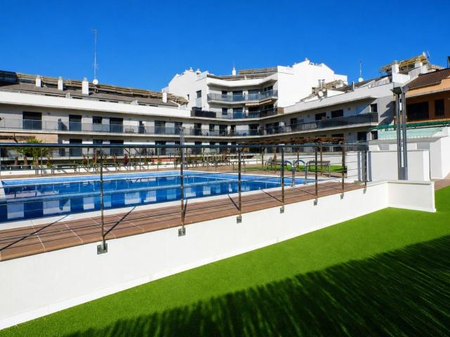 Piso en venta en Manresa, Font dels Capellans Sagrada Familia. Vivienda exclusiva de 3 habitaciones, seminueva, con piscina comunitaria en zona Sagrada Familia de Manresa. Pisos.