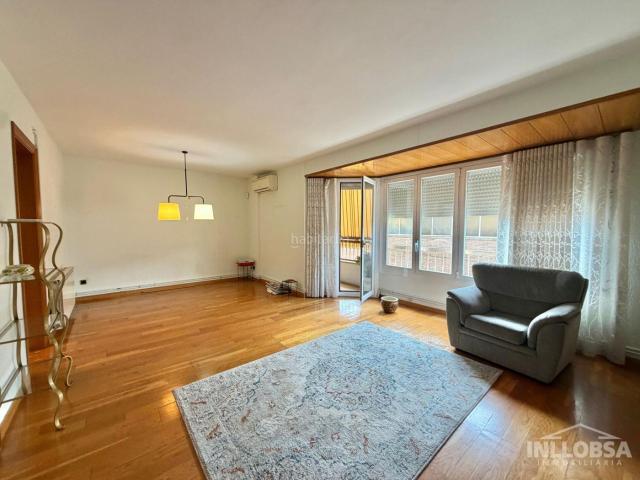 Piso en venta en Manresa, Poble Nou. Gran piso en el corazón de Manresa con opción de plaza doble de aparcamiento doble y listo para entrar a vivir! PISO DE PROTECCIÓ. Pisos.