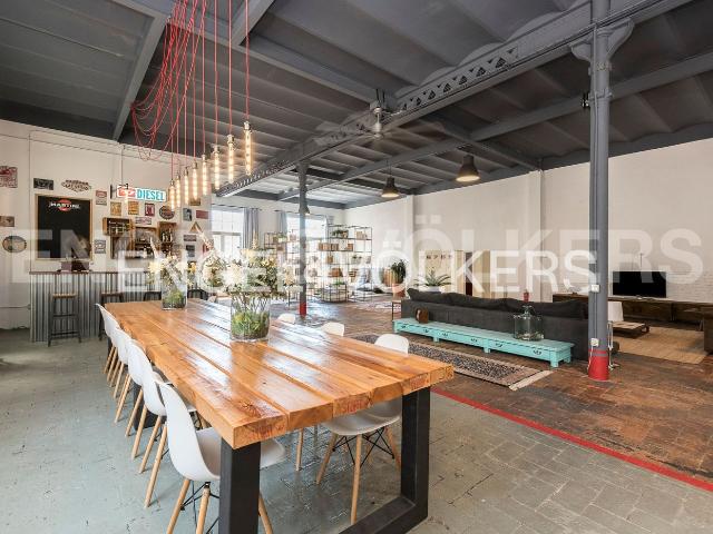 Piso en venta en Manresa, Plaça Catalunya. Amplio y luminoso loft totalmente reformado. Pisos.