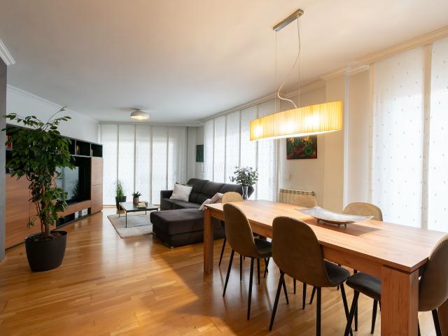 Piso en venta en Manresa, Plaça Catalunya. ¡Excelente oportunidad en el corazón de Manresa!. Pisos.