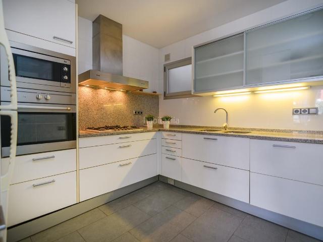 Piso en venta en Manresa, Plaça Catalunya. Gran pis de 207 m2 amb jardí privat al Carrer Navarra de Manresa i opció de local. Pisos.
