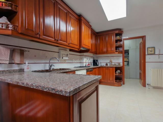 Piso en venta en Manresa, Plaça Catalunya. Pis amb acabats de qualitat, terrassa i pàrquing en venda. Pisos.