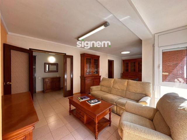 Piso en venta en Manresa, Plaça Catalunya. PISO DE 117m CON BALCÓN, 4 HABITACIONES Y TRASTERO EN PLAZA CATALUNYA. Pisos.