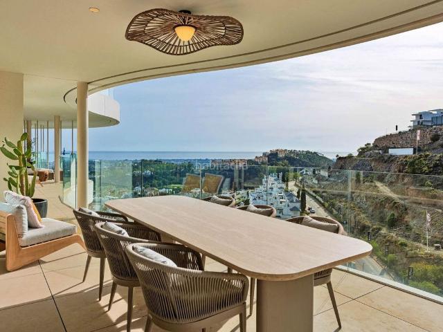 Piso en venta en Marbella, Las Brisas. Apartamento de lujo en planta baja ? The View Marbella Disfrute de la máxima privacidad y de impresionantes vistas en este exquisi. Pisos.