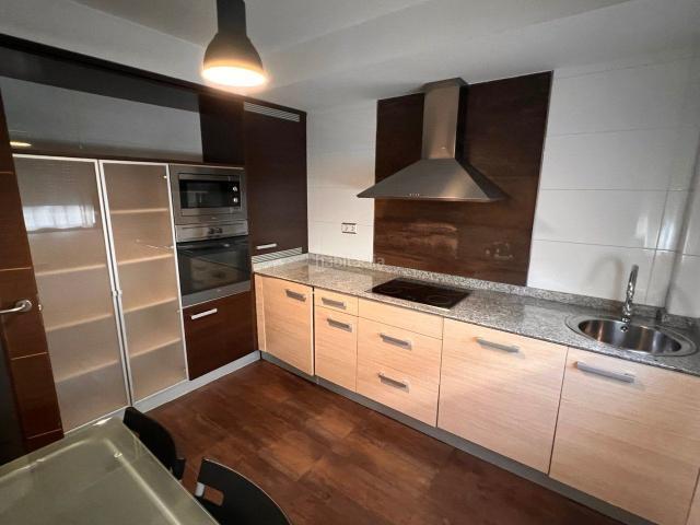 Piso en venta en María de Huerva. PRECIOSO UNIFAMILIAR CON URBANIZACION INTERIOR Y PISCINA. Pisos María de.