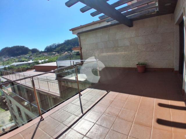 Piso en venta en Marín. Piso muy luminoso en Seixo, Marín. La vivienda se distribuye en dos habitaciones con armarios empotrados lacados en blanco y salid. Pisos.