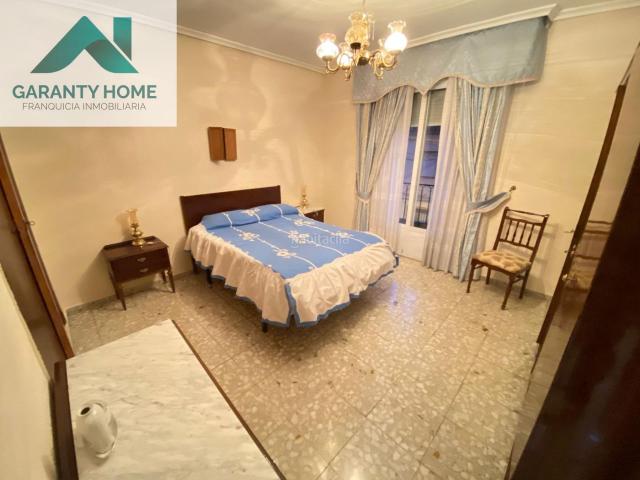 Piso en venta en Martos. Piso en Martos con ascensor, terraza y calefacción. Pisos.