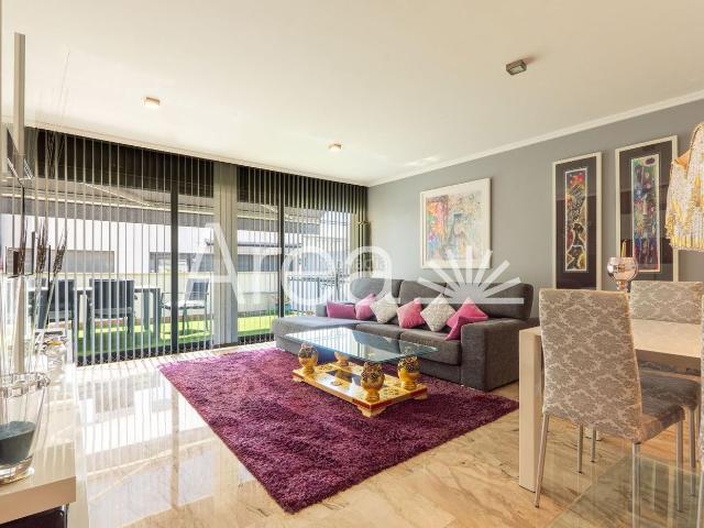 Piso en venta en Mataró, Vallveric. IMPECABLE VIVIENDA EN ESQUINA CON TERRAZA A NIVEL PARKING Y TRASTERO. Pisos.