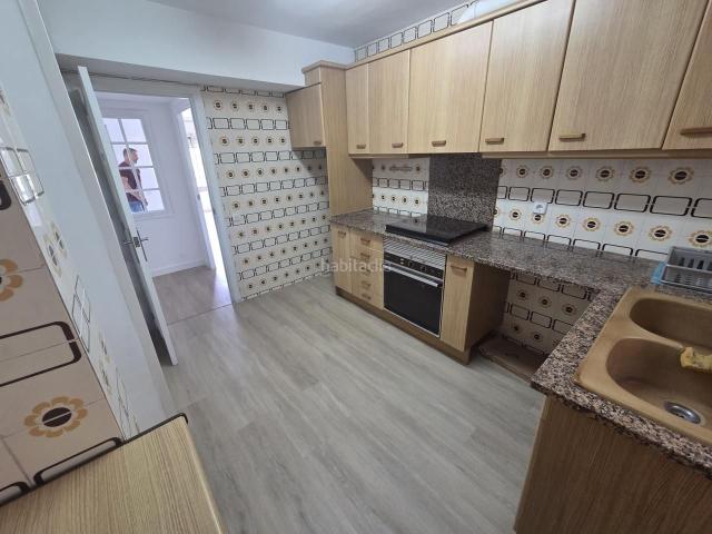 Piso en venta en Mataró, Centre. Amplio piso con ascensor. Pisos.