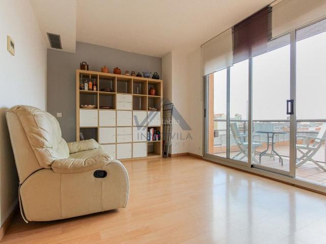 Piso en venta en Mataró, Centre. Espectacular piso con gran terraza de 90 m y vistas al mar. Pisos.