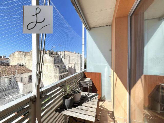 Piso en venta en Mataró, Centre. Piso muy luminoso, con plaza de parking incluida en la misma finca,con balcón y tranquilidad. Pisos.