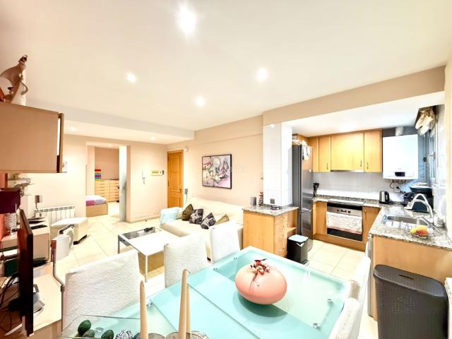 Piso en venta en Mataró, Cerdanyola Nord. ESPECTACULAR PLANTA BAJA TIPO LOFT. Pisos.