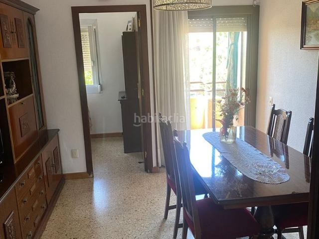 Piso en venta en Mataró, Cerdanyola Nord. Luminoso piso reformado con terraza y ascensor en Cerdanyola, Mataró. Pisos.