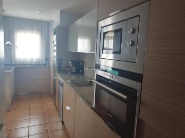 Piso en venta en Mataró, Cerdanyola Sud. CUATRO HABITACIONES. BALCÓN GRANDE. Pisos.
