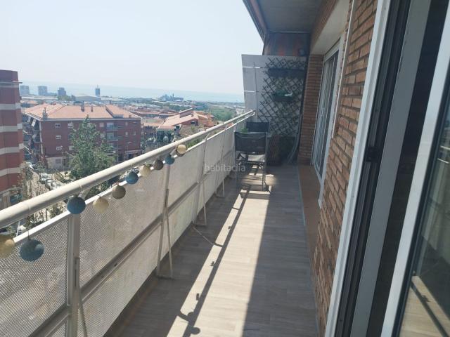 Piso en venta en Mataró, Cerdanyola Sud. CUATRO HABITACIONES. BALCÓN GRANDE. Pisos.