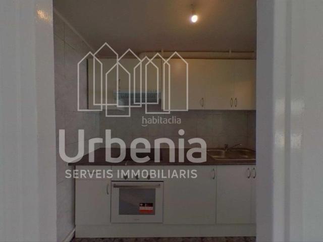 Piso en venta en Mataró, Cerdanyola Sud. PISO EN VENTA CON INQUILINOS. Pisos.