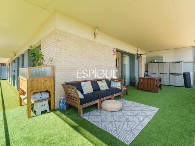 Piso en venta en Mataró, El Rengle. Piso de obra semi nueva frente al mar en Mataró. Pisos.